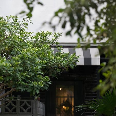 被愛咖啡小旅館 Birdeye Garden Тайнан Екстериор снимка