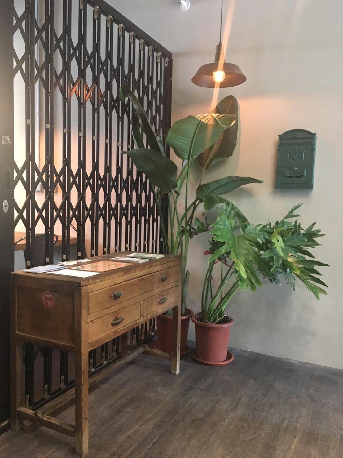 被愛咖啡小旅館 Birdeye Garden Тайнан Екстериор снимка